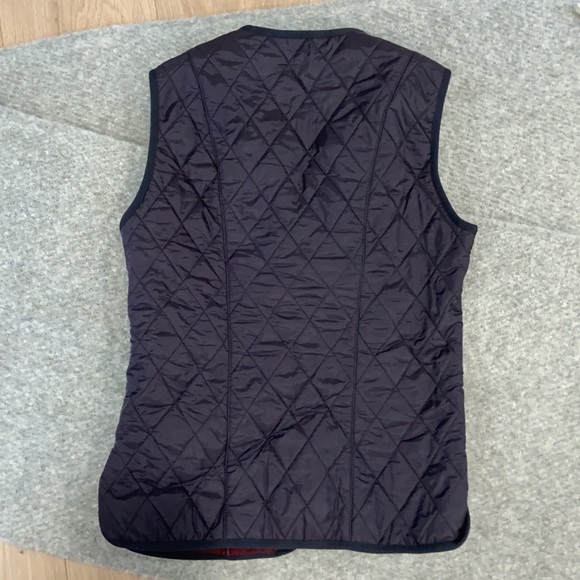 COPY - COPY - NWOT Barbour quilted vest - Picture 3 of 4